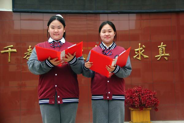 演讲邱佳棋何依依(1)